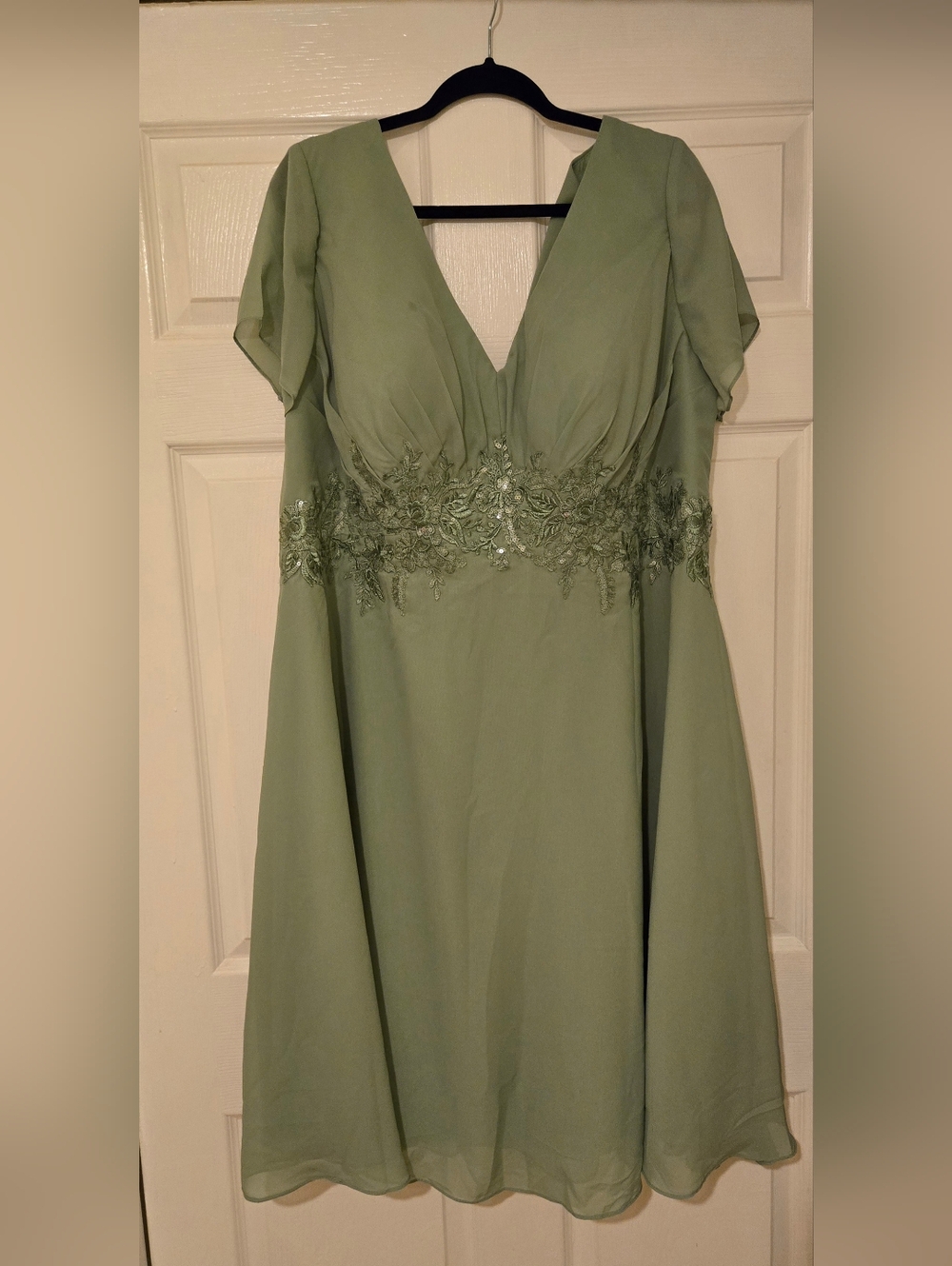 Plus Size Sage Green V-Neck Midi Dress with Floral Appliqué